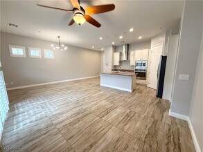 81 Einstein Ridge Way in Las Vegas, NV - Building Photo - Building Photo