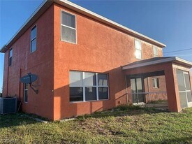 30 NE 24th Terrace in Cape Coral, FL - Building Photo