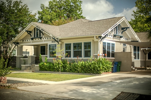 property at 1037 W Craig Pl