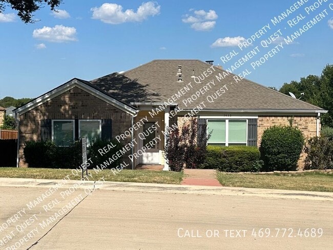 3433 Country Club Dr