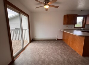 1002 24th St NW, Unit Condo #3 in Mandan, ND - Foto de edificio - Building Photo