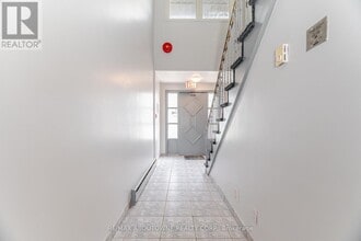 2320-2320 Hixon St in Oakville, ON - Building Photo - Building Photo