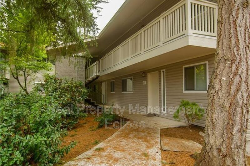 14517 NE 40th St in Bellevue, WA - Building Photo