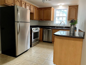 402 New River Rd, Unit 102 in Manville, RI - Building Photo - Building Photo