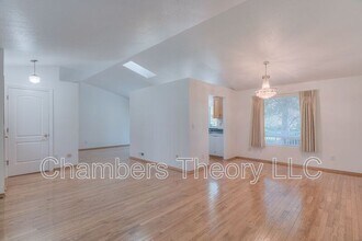 20750 Will Scarlet Ln in Bend, OR - Building Photo - Building Photo
