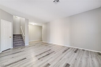 341 Lander Dr in Henderson, NV - Building Photo - Building Photo