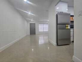 700 NE 46th Ct in Oakland Park, FL - Building Photo