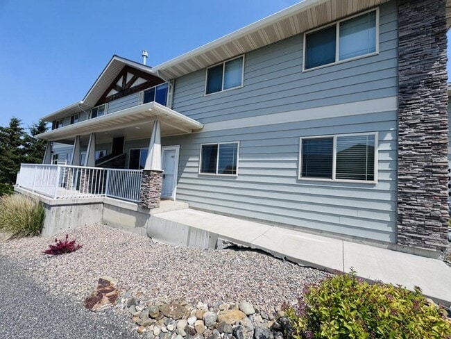 property at 702 Sonoma Dr