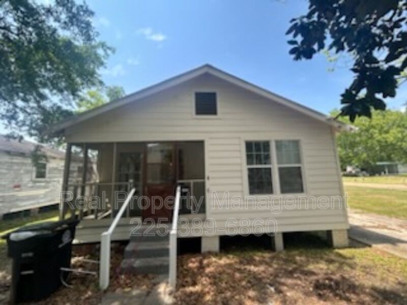 3026 Balis Dr in Baton Rouge, LA - Foto de edificio