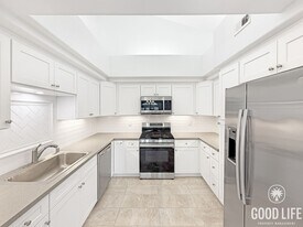 8633 Via Mallorca in San Diego, CA - Building Photo
