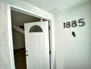 1885 1/2 W 20th St, Unit 1885 12 in Los Angeles, CA - Foto de edificio - Building Photo