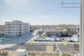 100 N Addison Ave in Elmhurst, IL - Foto de edificio - Building Photo