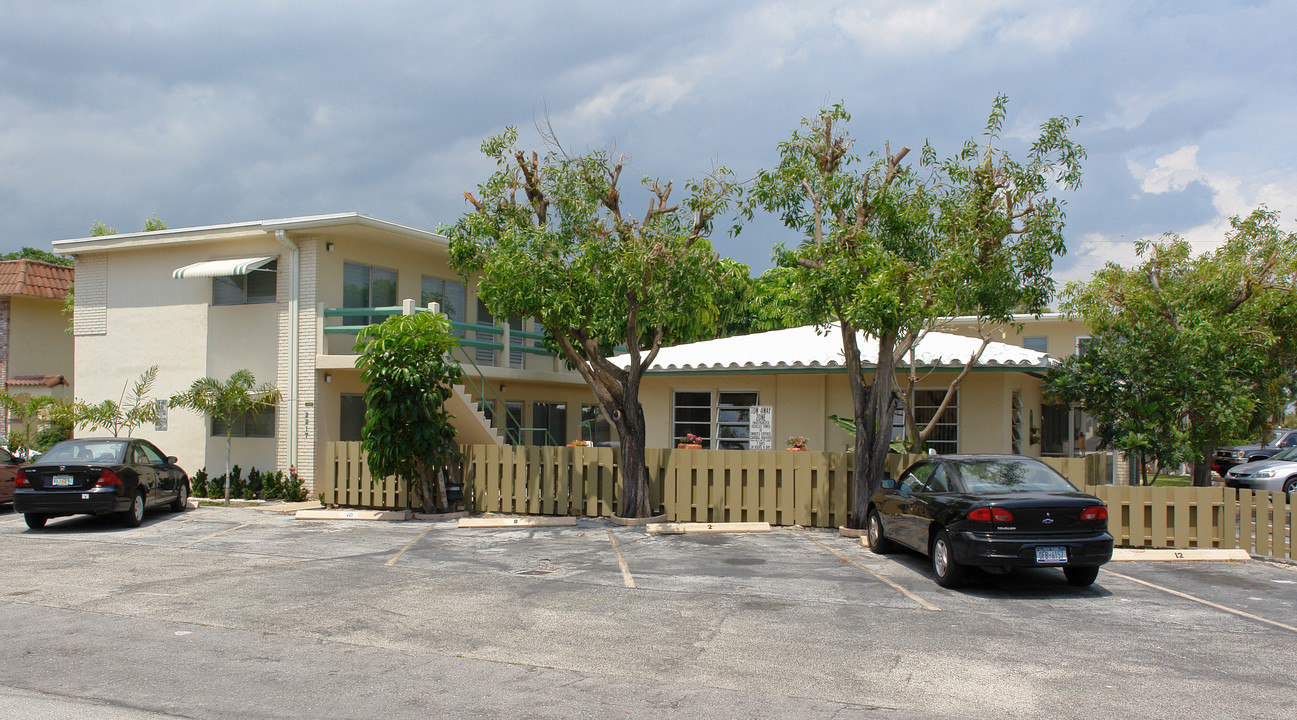 Eastwind Apartments in Pompano Beach, FL - Building Photo