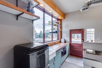 2562 W River Dr in Denver, CO - Building Photo - Building Photo