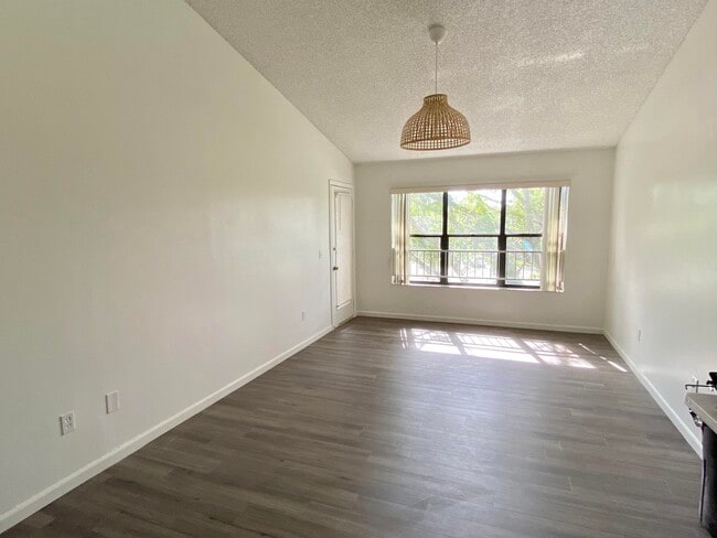 4201 W McNab Rd in Pompano Beach, FL - Building Photo - Building Photo