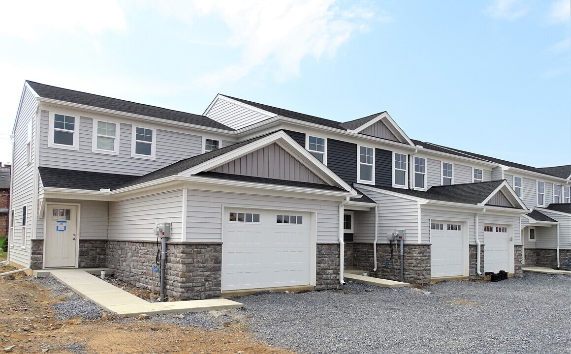 Stonegate Apartments in Stevens, PA - Foto de edificio