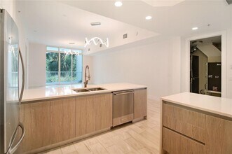 14951 Royal Oaks Ln, Unit 107 in North Miami, FL - Building Photo - Building Photo