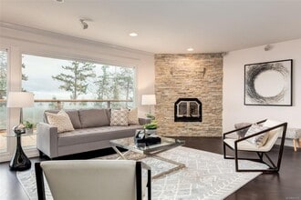 3574 Oakridge Dr in Nanaimo, BC - Building Photo - Building Photo