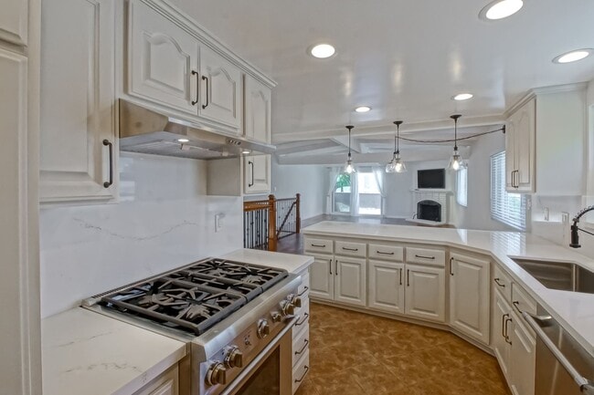 property at 1534 Steinhart Ave