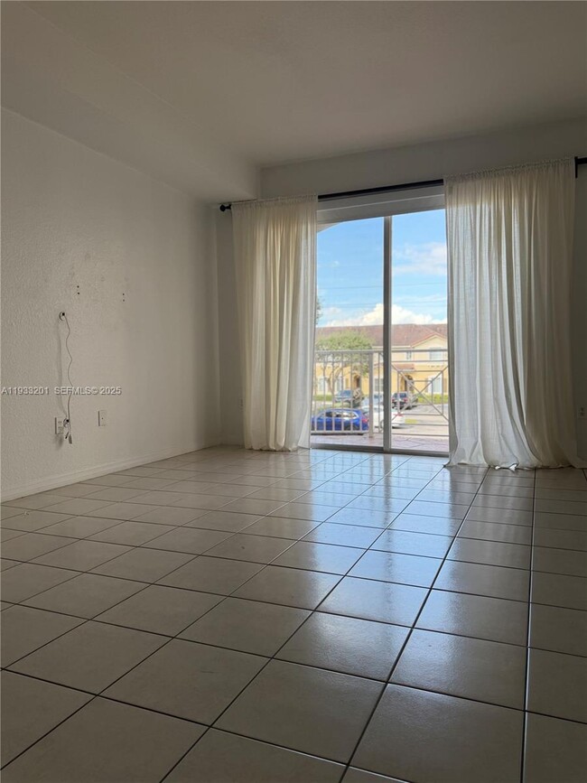 8854 W Flagler St in Miami, FL - Building Photo - Building Photo