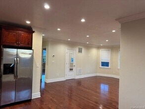 65 Cottage Pl in Mineola, NY - Building Photo - Building Photo