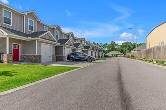 6 Praiseworthy Dr in Valparaiso, FL - Building Photo - Building Photo
