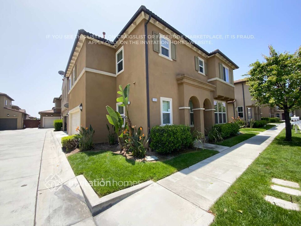 3646 W Luther Ln in Inglewood, CA - Building Photo