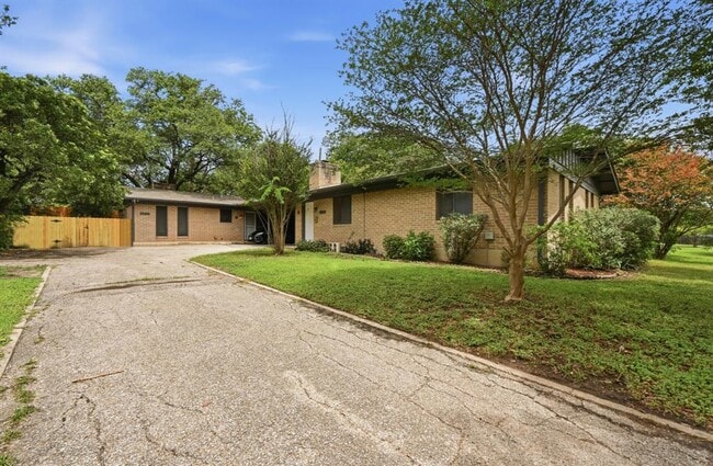property at 8910 Little Walnut Pkwy