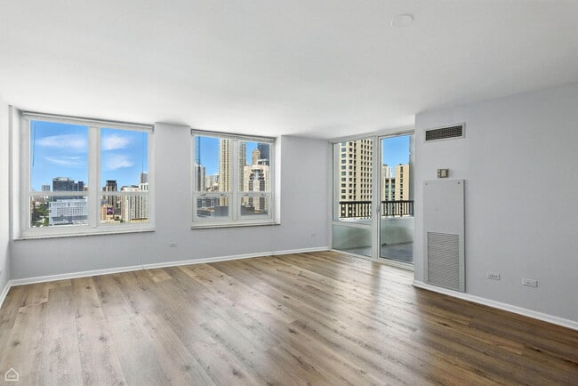 345 N LaSalle St in Chicago, IL - Building Photo - Building Photo