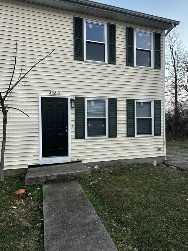 property at 2520 Lindenhurst Dr