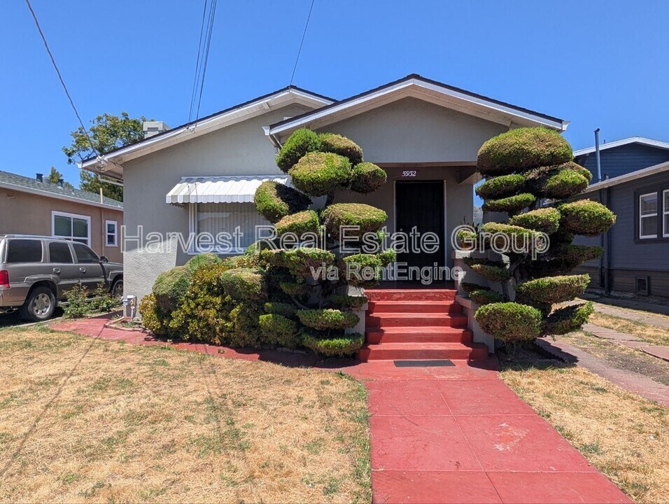 5932 Morse Dr in Oakland, CA - Building Photo