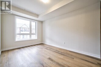 1324 Kaniv St in Oakville, ON - Building Photo - Building Photo