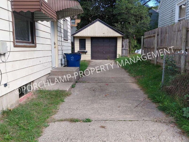 1524 Edward Ave SE in Grand Rapids, MI - Building Photo - Building Photo