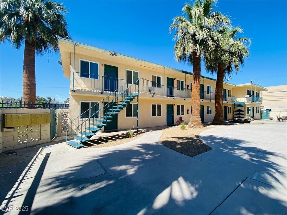 3762 Royal Crest St in Las Vegas, NV - Building Photo