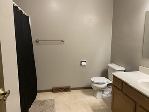 3812 Renee Dr in Bismarck, ND - Building Photo - Building Photo