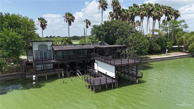 property at 8822 Lago Vista Dr