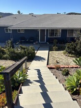 2128 Meadowlark Ranch Cir in San Marcos, CA - Foto de edificio - Building Photo