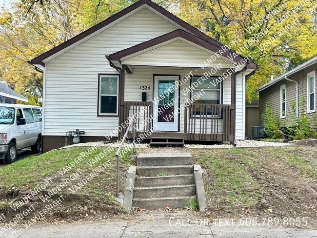 1324 E 4th St in Sioux Falls, SD - Building Photo - Building Photo