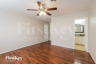 12115 Hillcroft St in Houston, TX - Building Photo - Building Photo