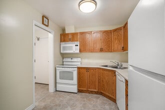 820 Laurier Blvd in Brockville, ON - Building Photo - Building Photo