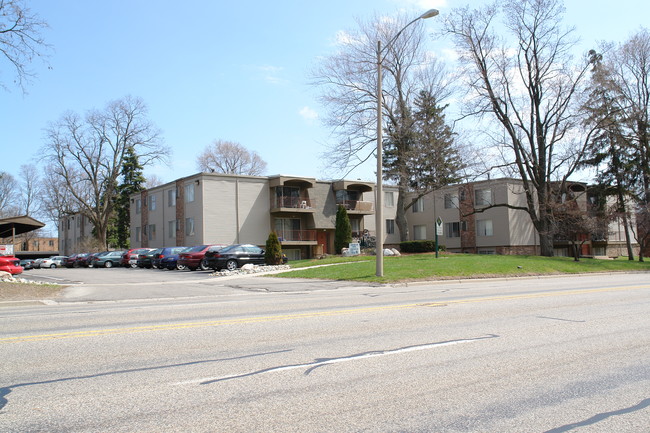 The Pines Apartments in East Lansing, MI - Building Photo - Building Photo