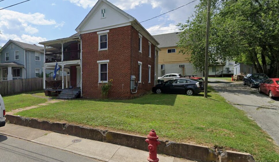 225 Douglas Ave, Unit Unit B in Charlottesville, VA - Building Photo