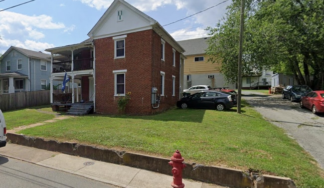 225 Douglas Ave, Unit B