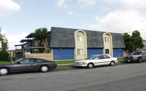 6041 Fullerton Ave in Buena Park, CA - Building Photo