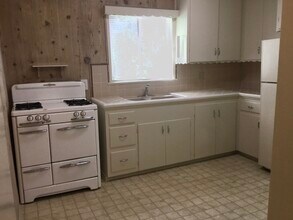 823 N Clybourn Ave, Unit Clybourn in Burbank, CA - Building Photo - Building Photo