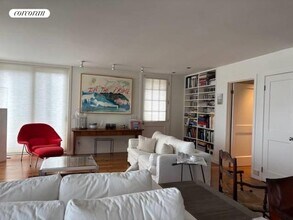 4 Bay Ave in Shelter Island, NY - Building Photo - Building Photo