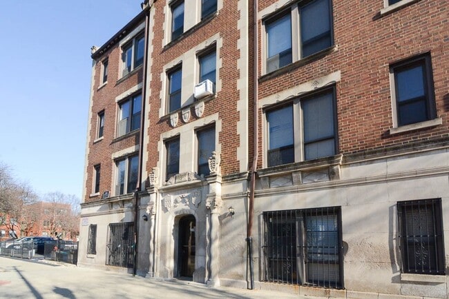 property at 3345 N Marshfield Ave