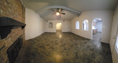 8041 Southbrook Cir in Fort Worth, TX - Building Photo - Building Photo