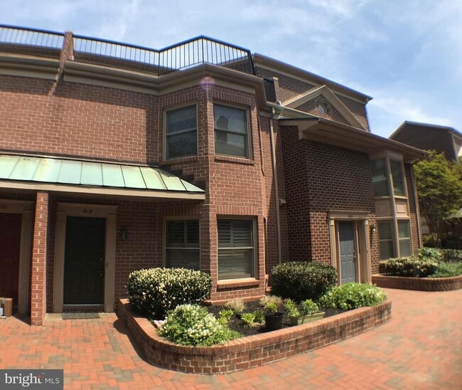 property at 618 N Tazewell St