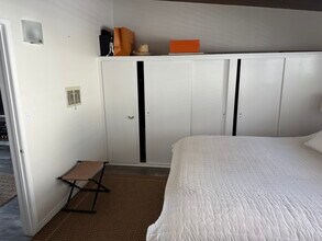 323 31st Pl, Unit APT in Manhattan Beach, CA - Building Photo - Building Photo